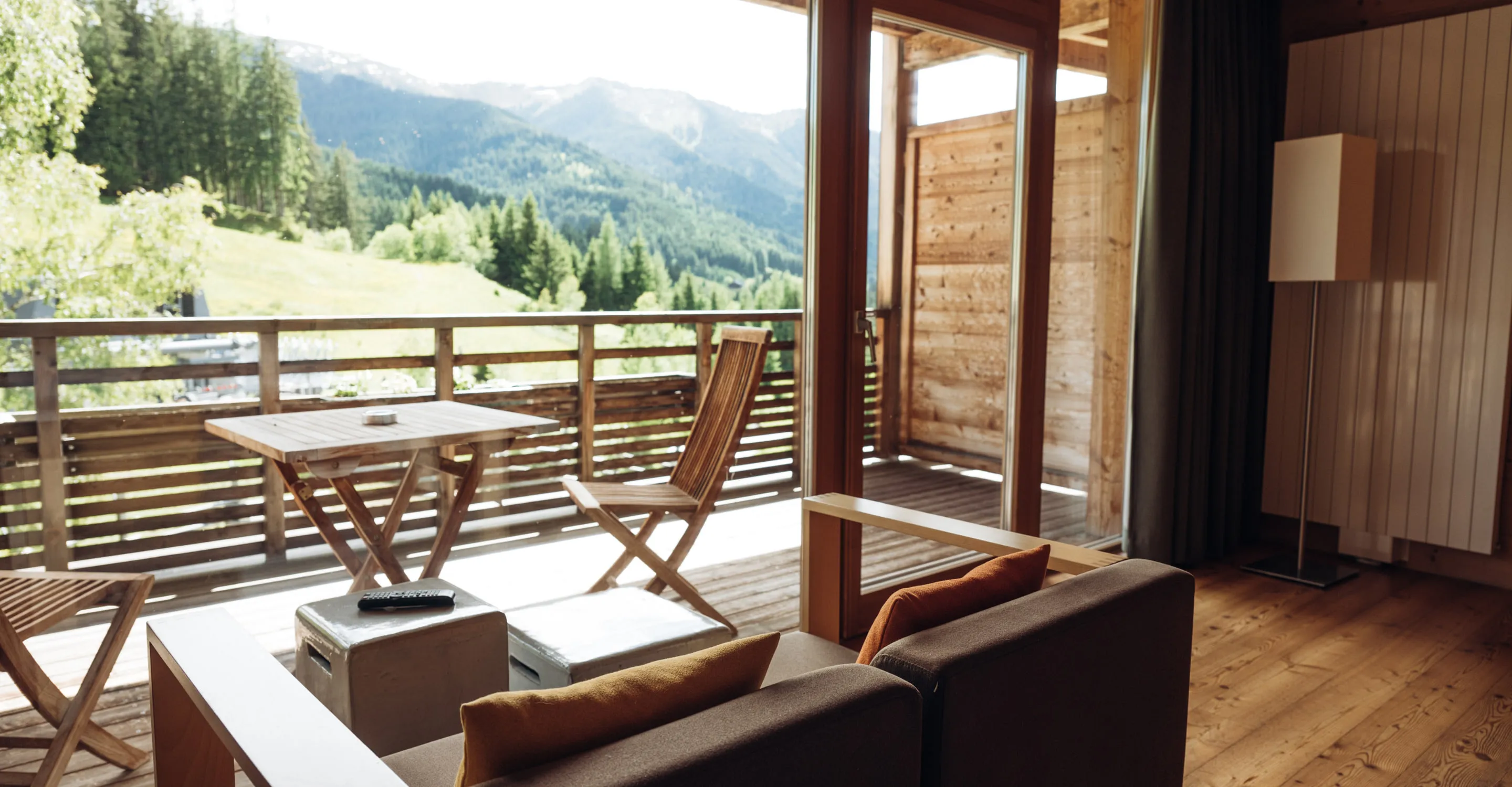 Blick aus dem Zimmer in die Berge